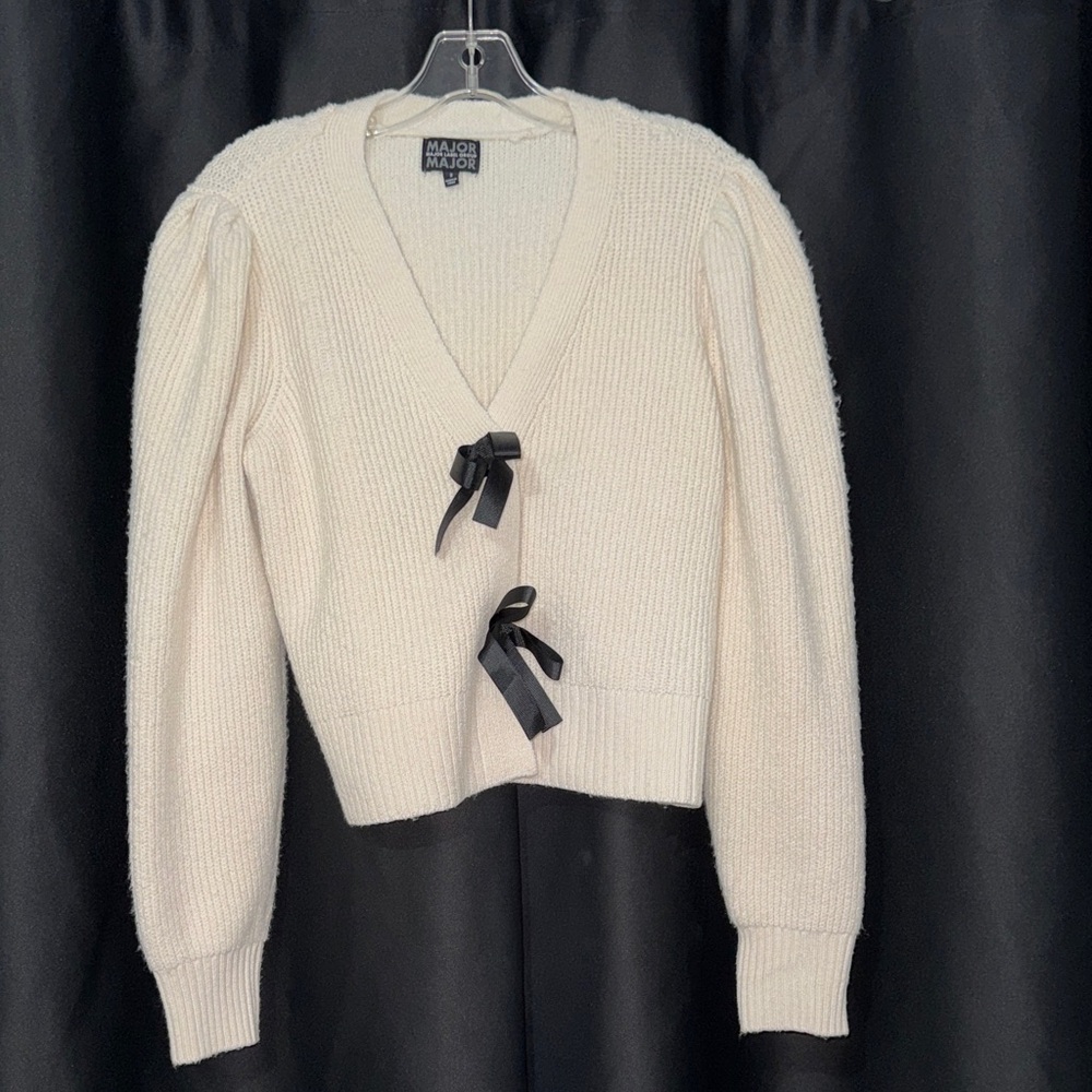 Chic Cream Cardigan with Black Bow Accents